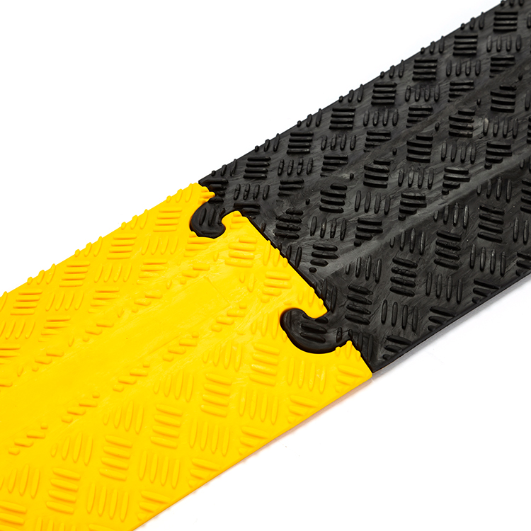 RAMPE DE PROTECTION DE CÂBLE EN PLASTIQUE CP-1P / PROTÈGE-CÂBLE